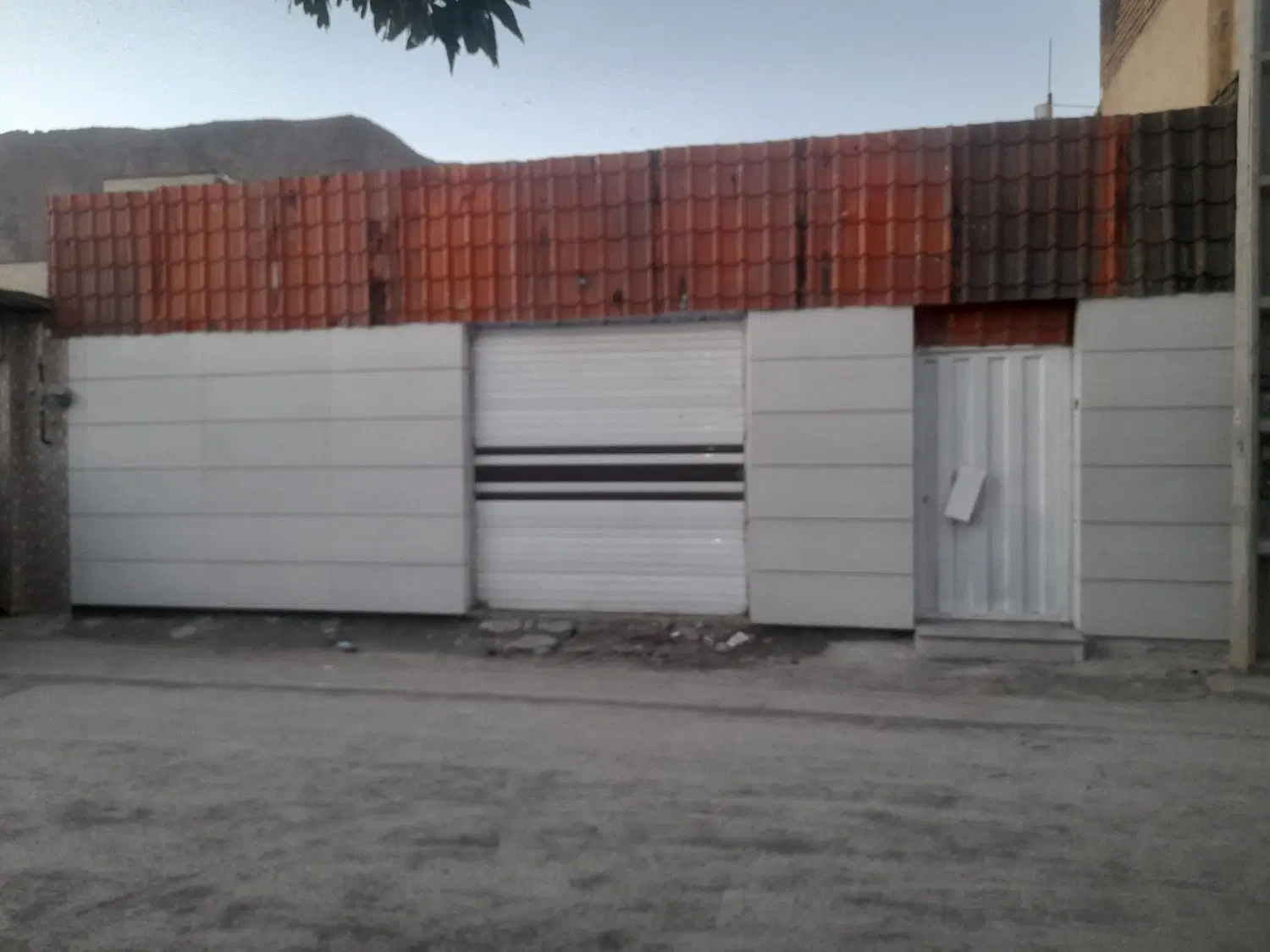یک قطعه زمین ۲۰۰ متری صندوقی