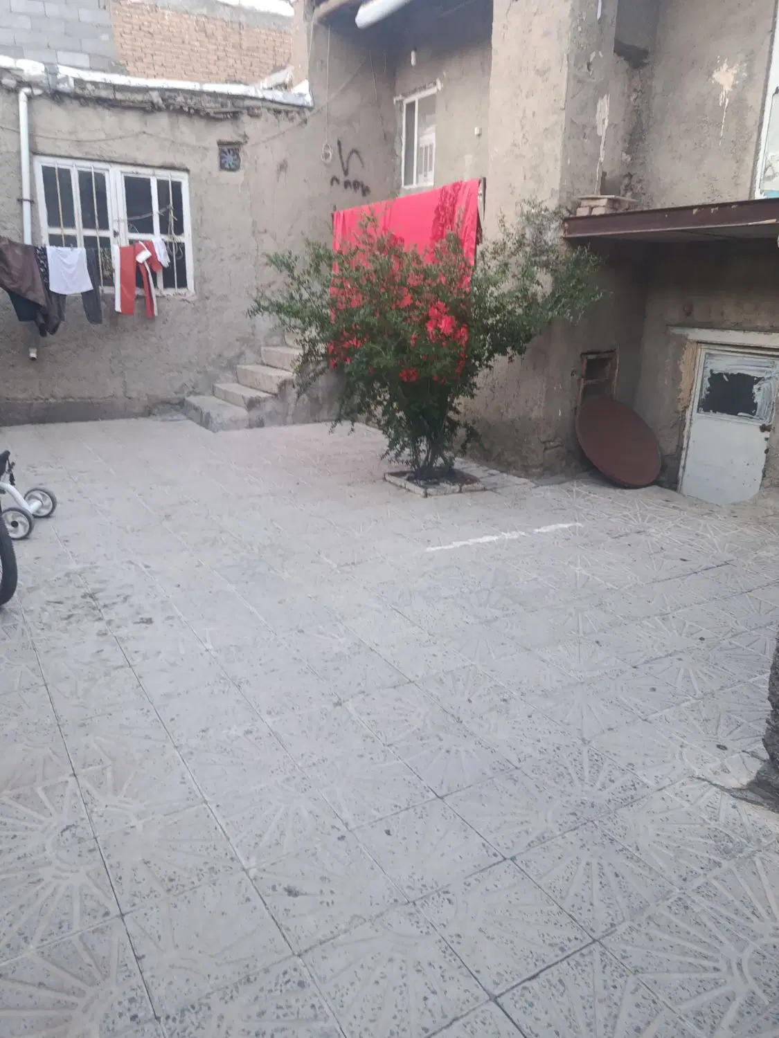 فروش خانه ویلایی 200متری دونبش خیابان گلشن