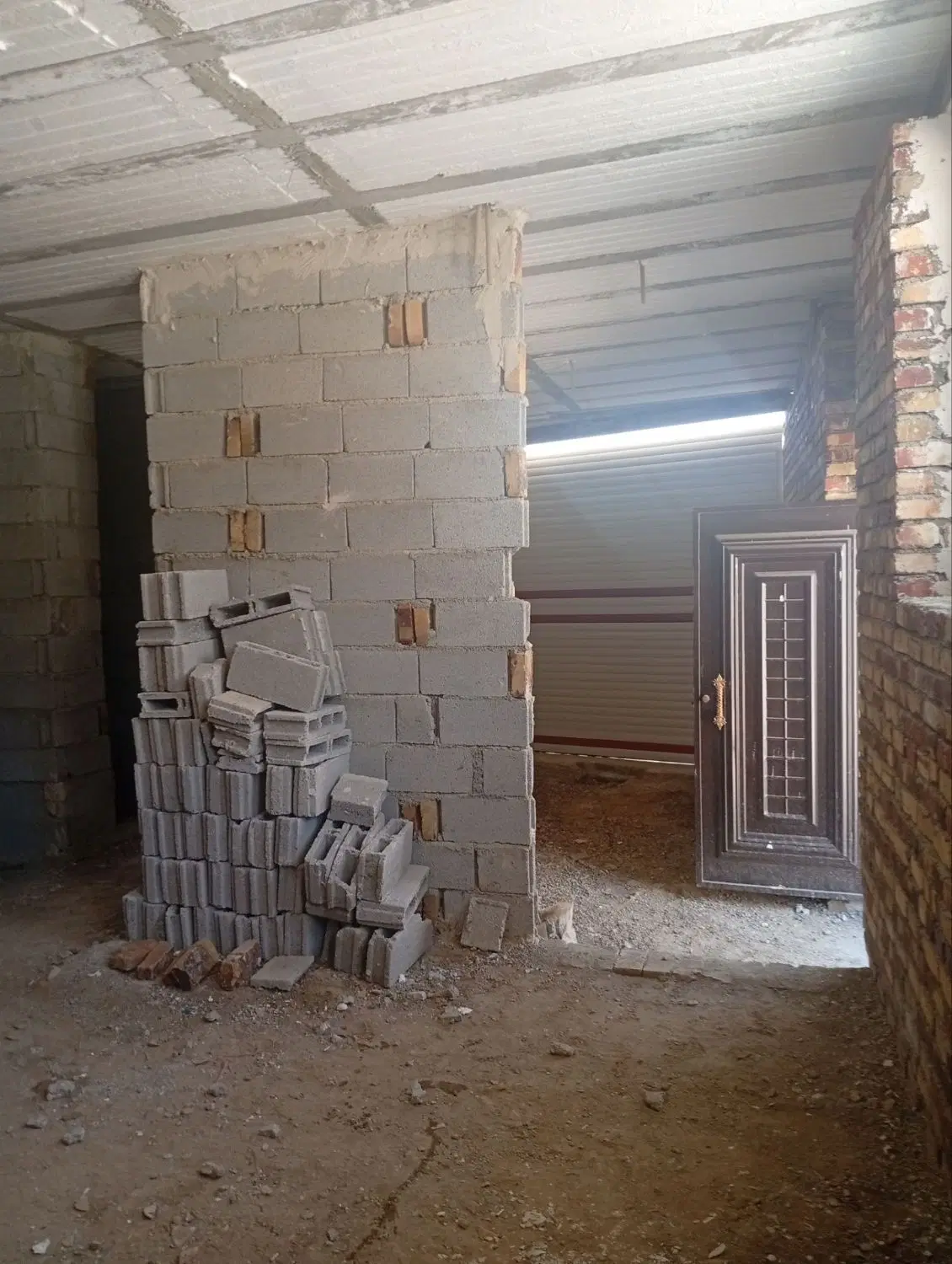 منزل مسکونی نیمه کاره ۷۰متر توپراق قلعه