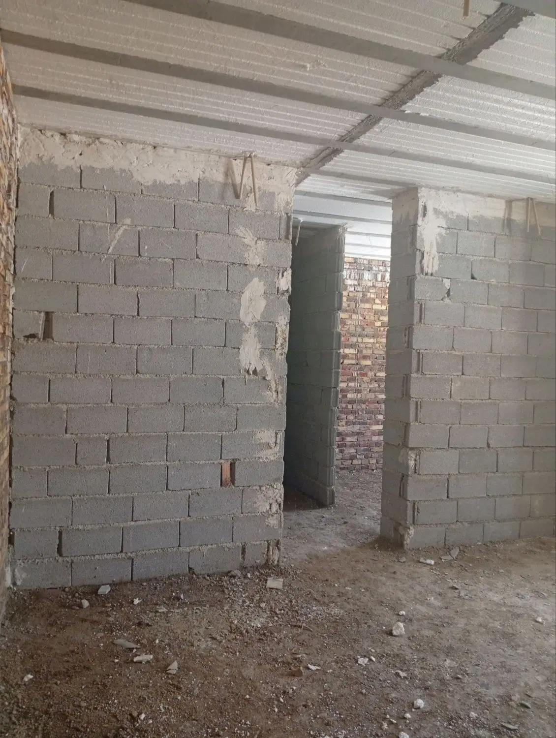منزل مسکونی نیمه کاره  ۶۰متر توپراق قلعه