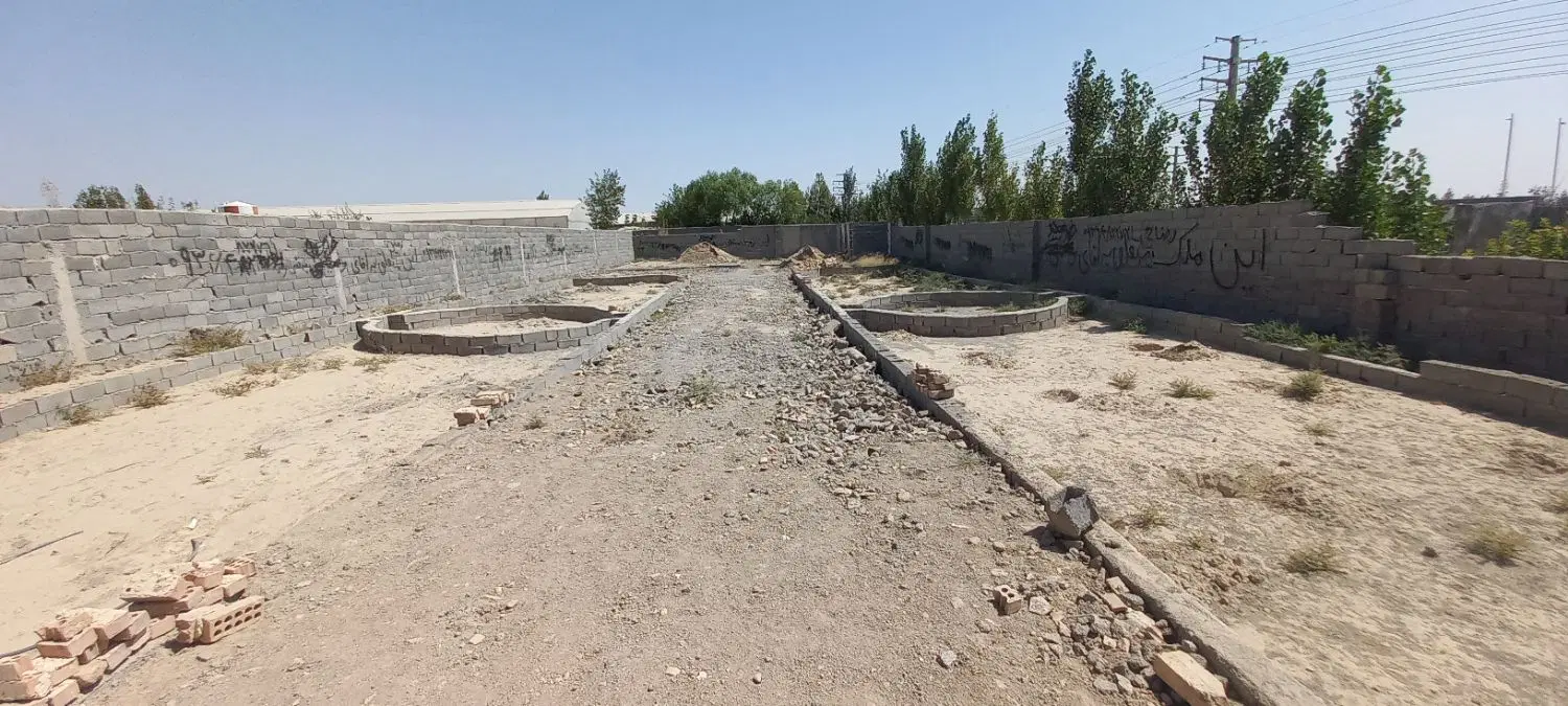 زمین چهار دیواری شده