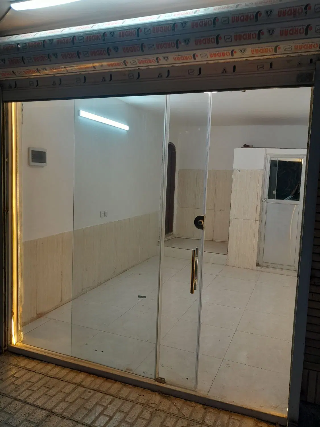 مغازه مرتبط وتمیز هدایت ۱۵_۵ سر نبش