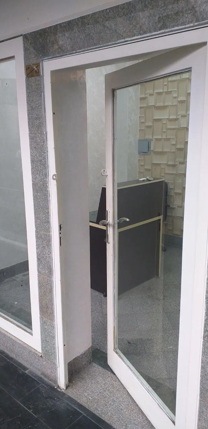 اجاره مغازه ۱۰ متری درپاساژ کویتیها نازی آباد