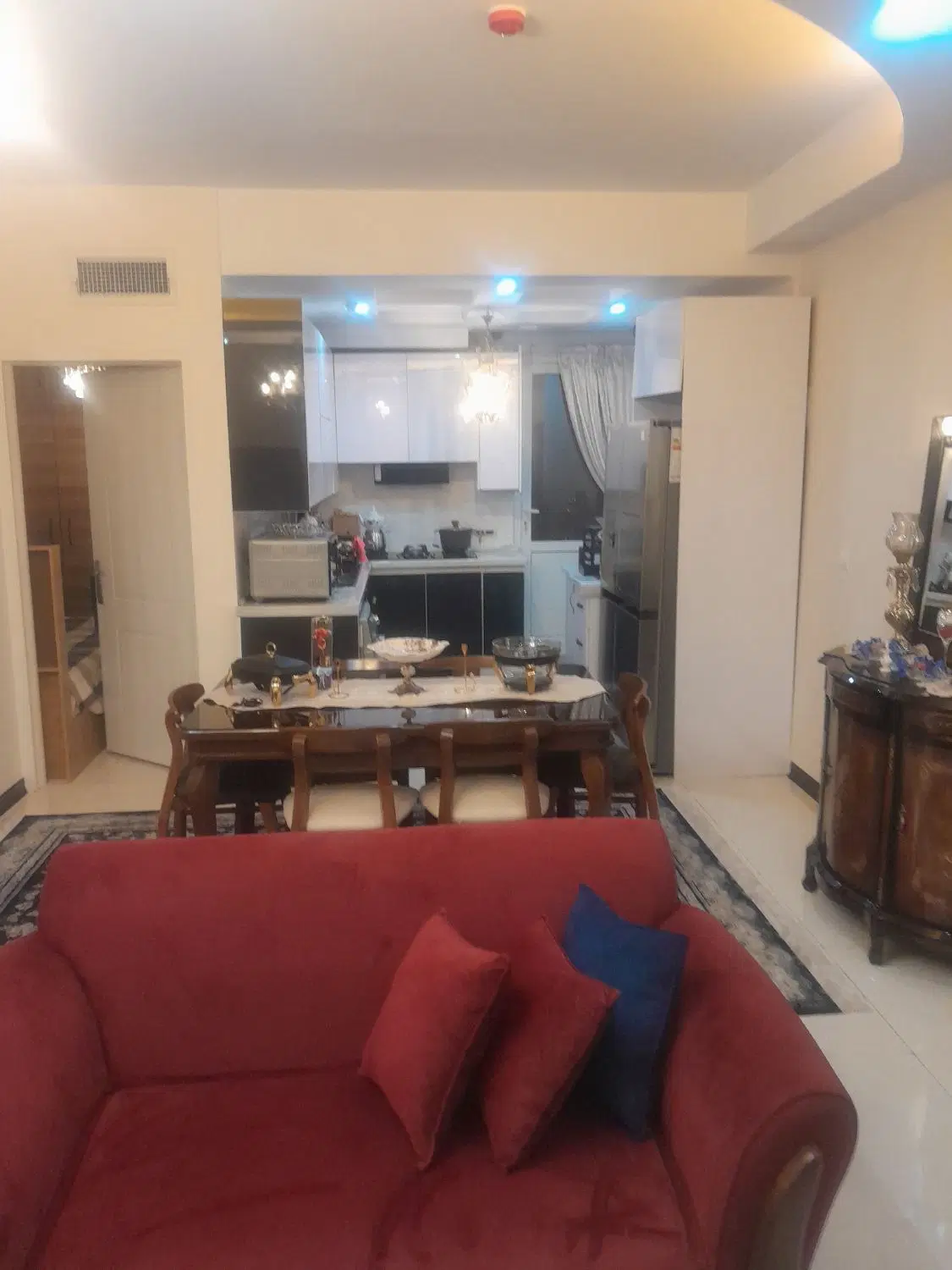 ۶۰باپارکینگ وانباری ۲ سال ساخت دارای ۱۵ متر پاسیو