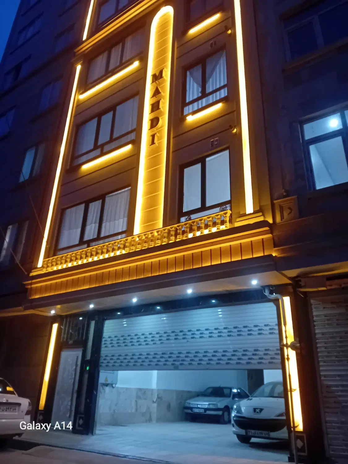 اپارتمان۱۳۵ متری۲خوابک توس۳۳شکریً۱۴
