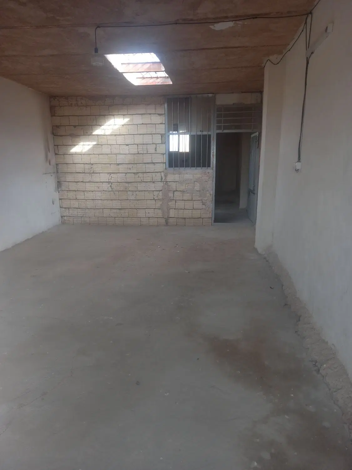 کارگاه ۱۰۰ متری