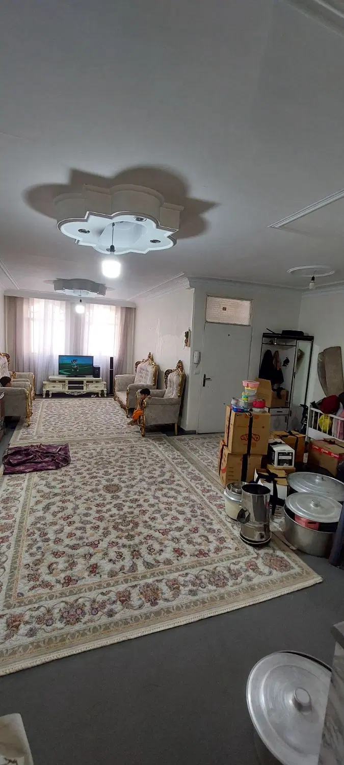 آپارتمان ۷۲متری طبقه اول غرق درنور