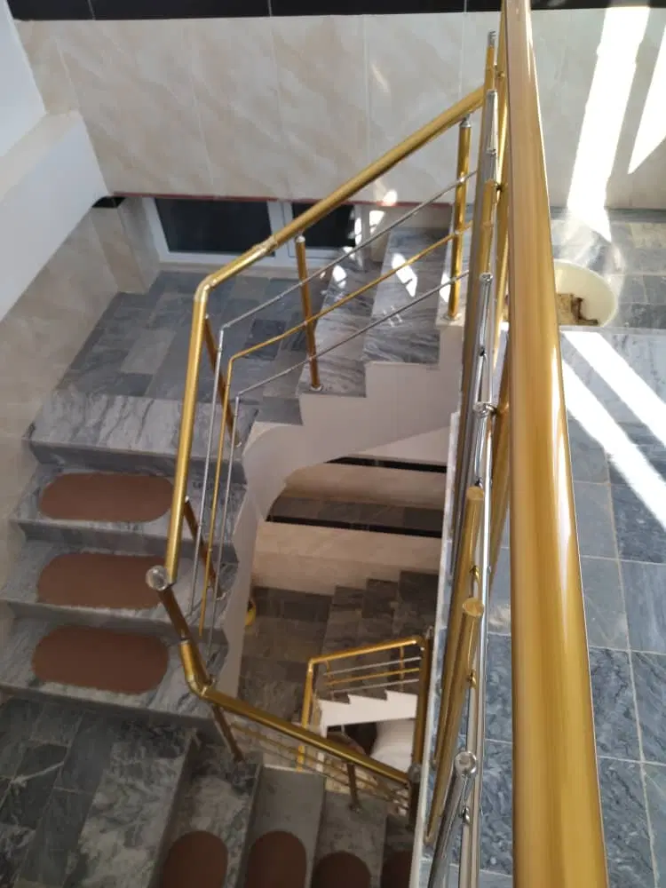 ملک فروشی