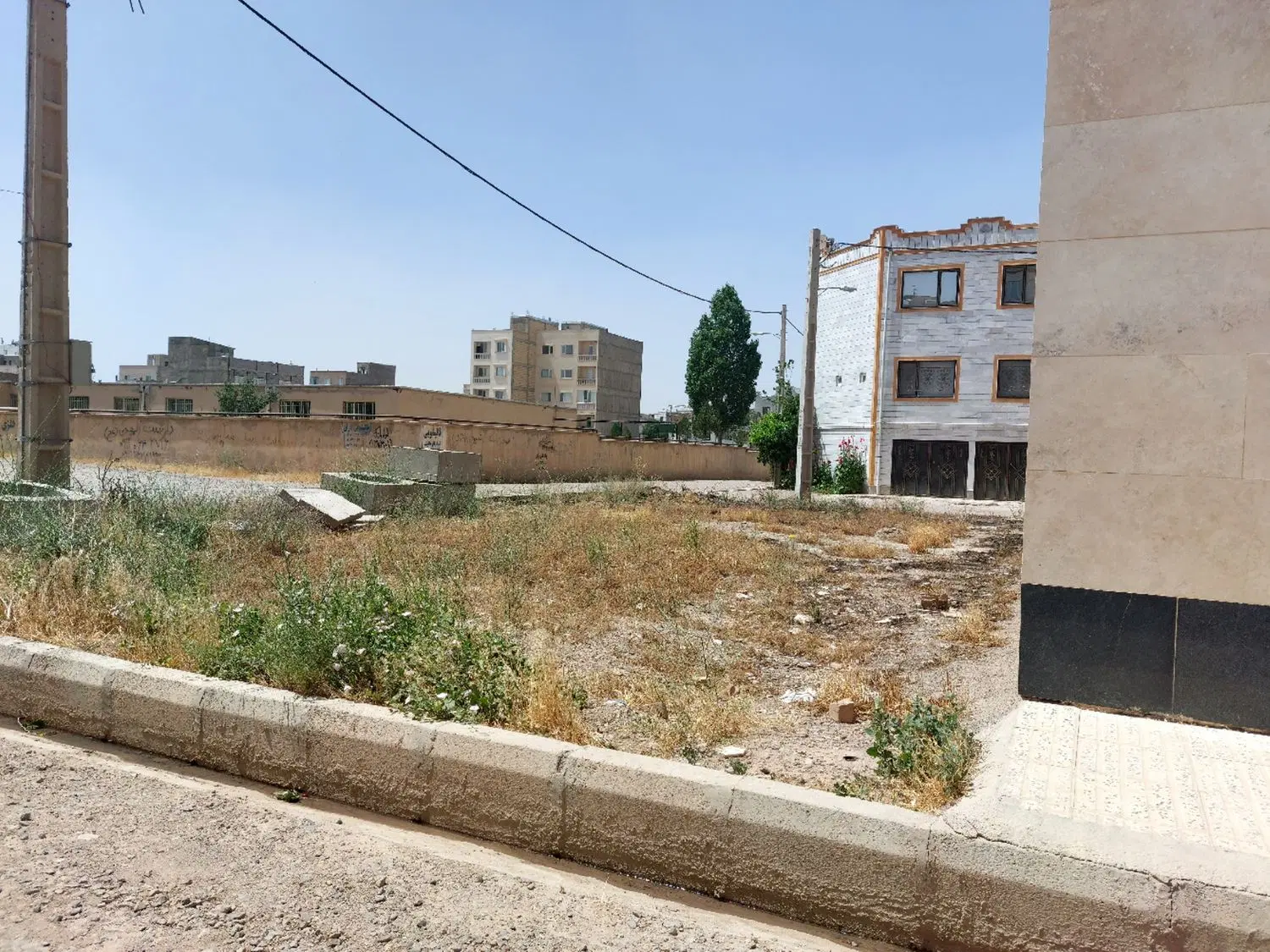 زمین مسکونی