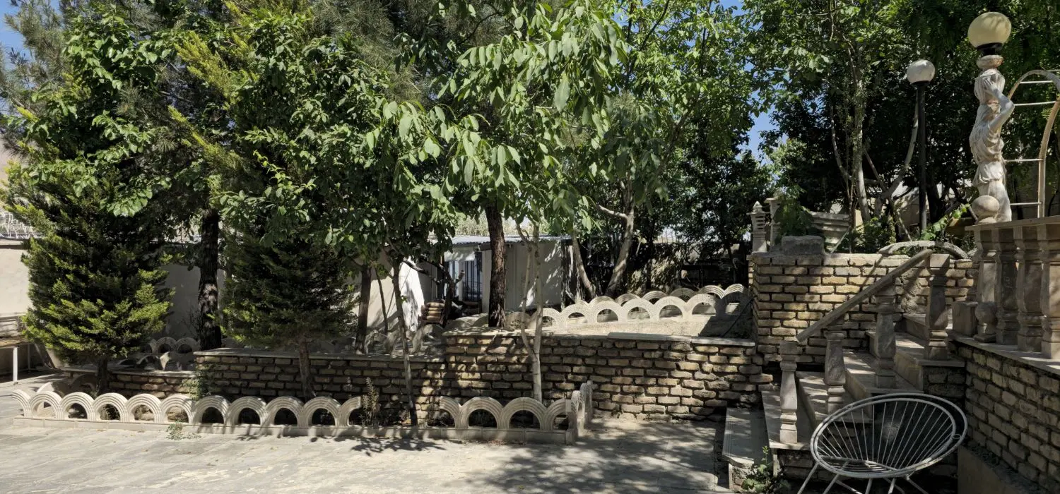 ۳۰۰ متر زمین ۴۰ متر بنا