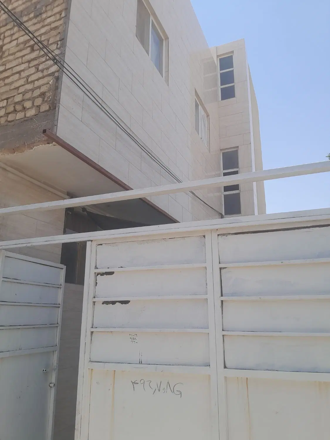 ساختمان دو طبقه