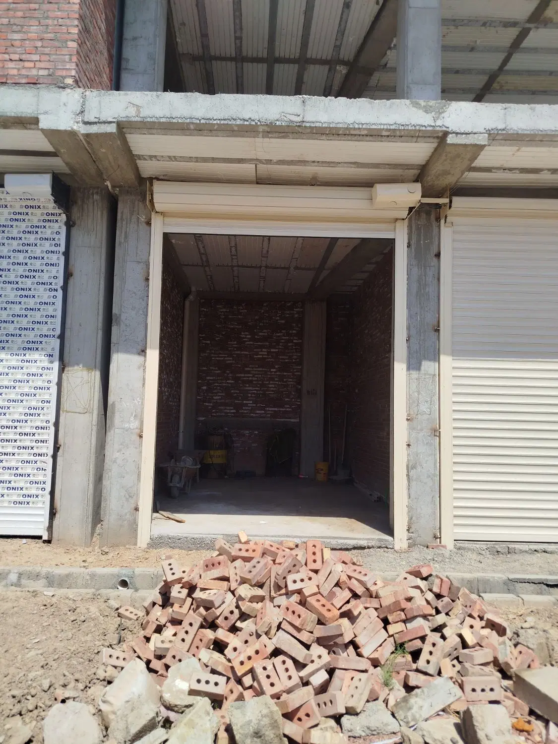 اجاره مغازه در سه راهی شاهیندژ خیابان روی کانال