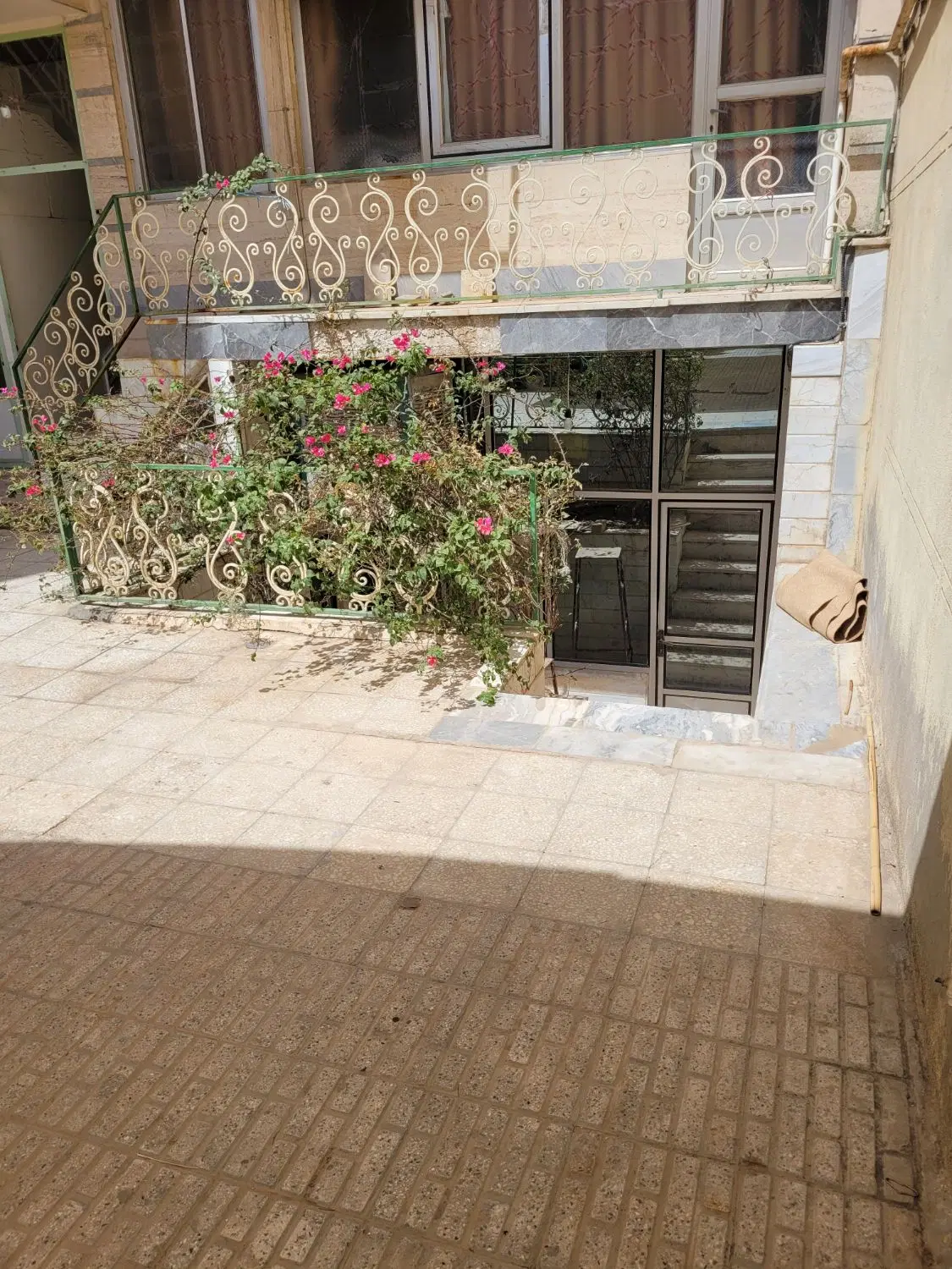 واحد دلباز حیاط دار