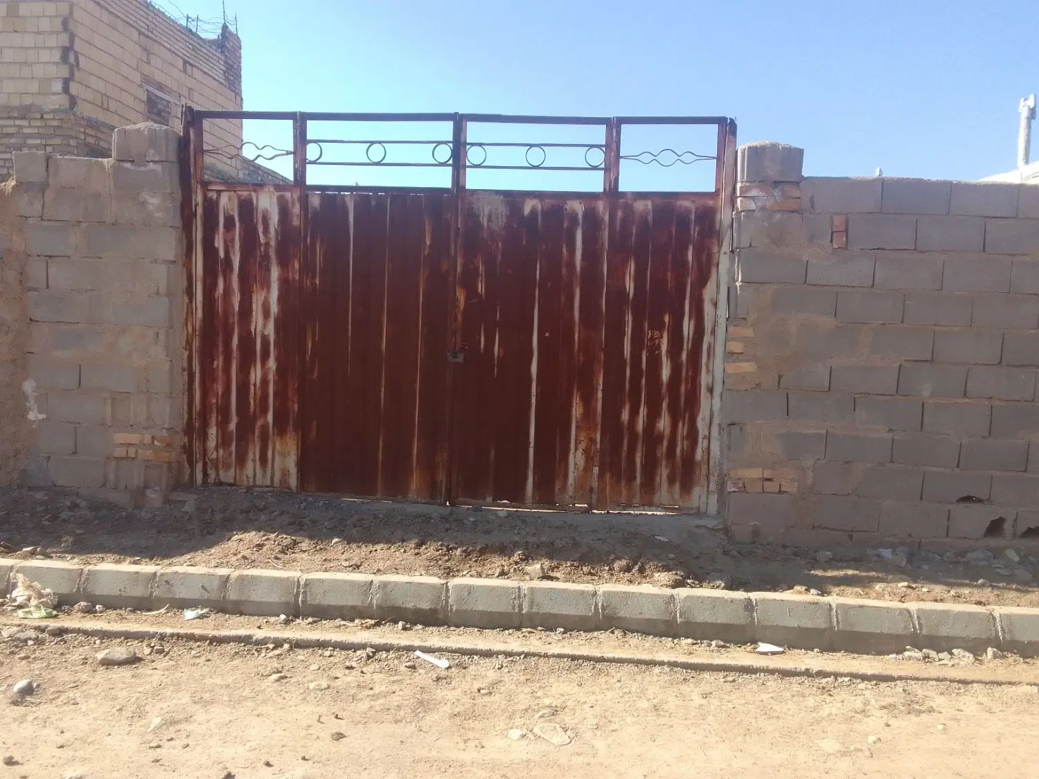 زمین فروشی