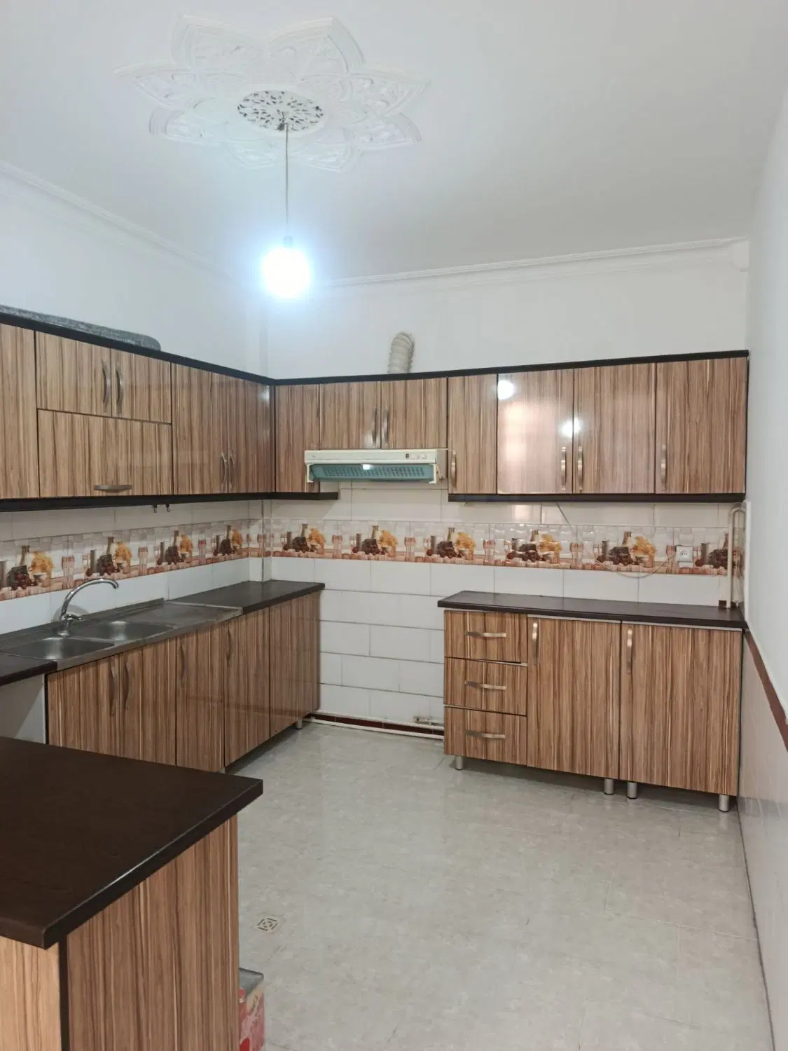 خانه اجاره ای واقع در بیست متری میقان