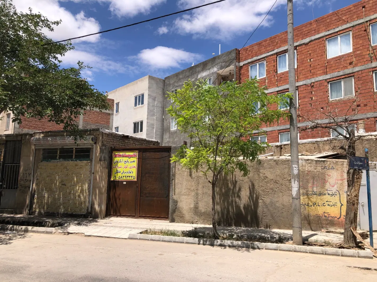 ۱۳۰ متر ویلایی در حاشیه خیابان سرداران