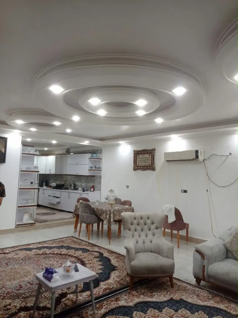 بهار ۱۰۴ نزدیک جاده اصلی