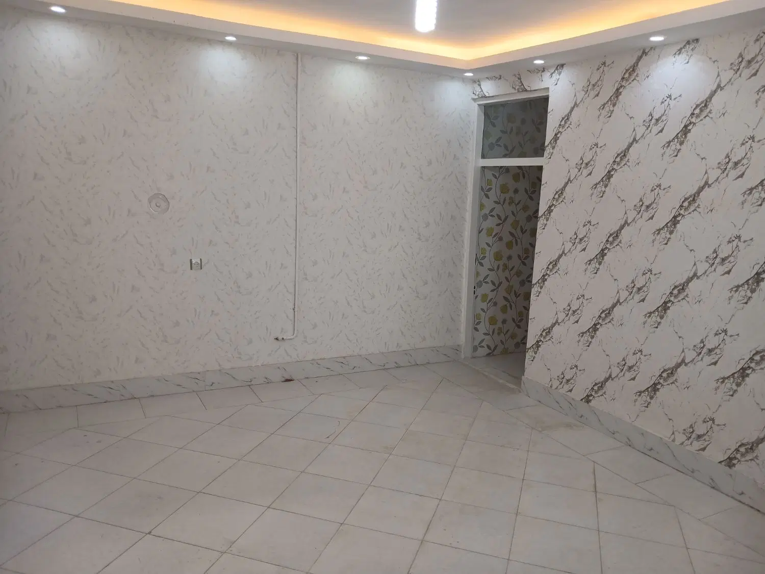 آپارتمان ۵۵ متری طبقه همکف تمیز