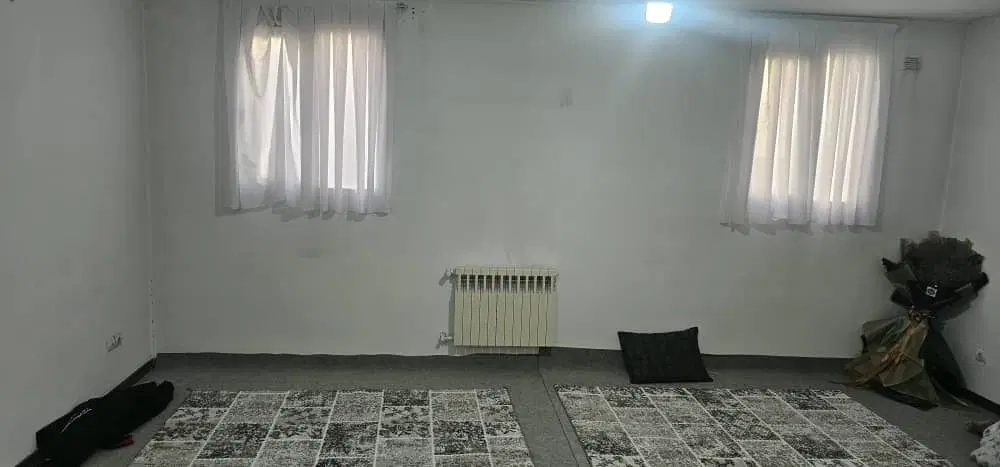 آپارتمان دوخوابه همکف نزدیک مترو شهر جدید هشتگرد