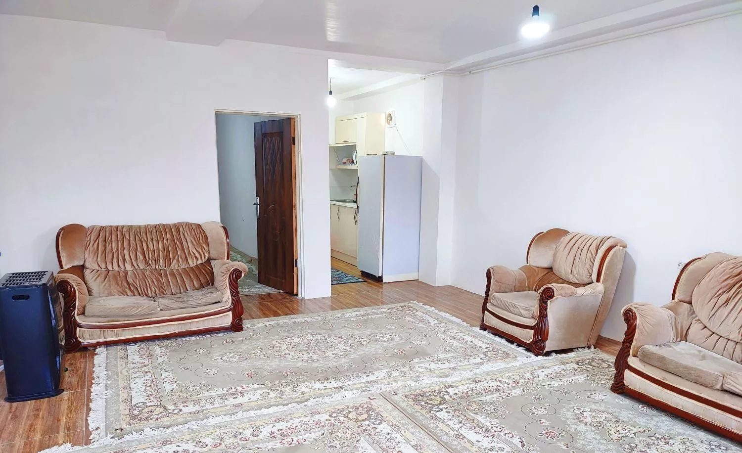 واحد یک خواب، پارکینگ مسقف، کنار خیابان اصلی (امن)