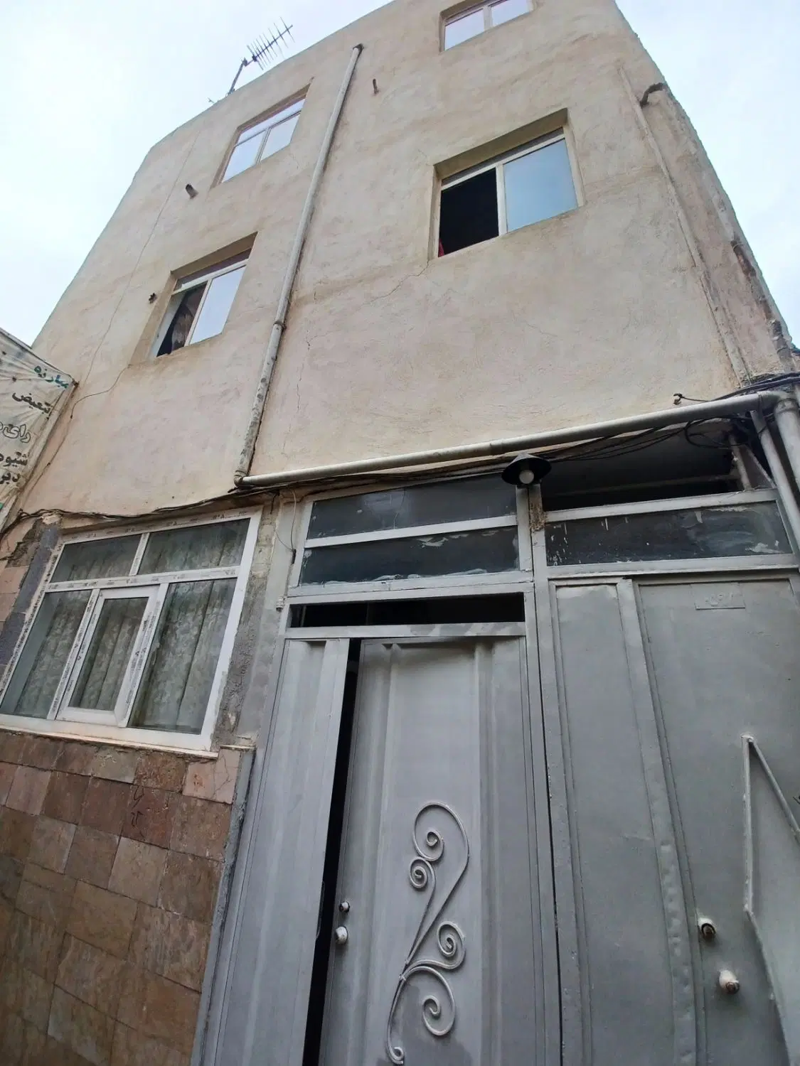 خانه 3 طبقه پشت گواره