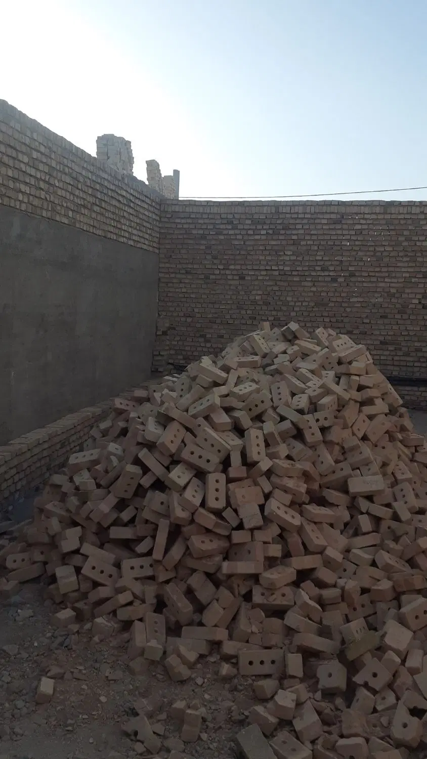 یک قطعه زمین چهار دیواری ۸۴ متر