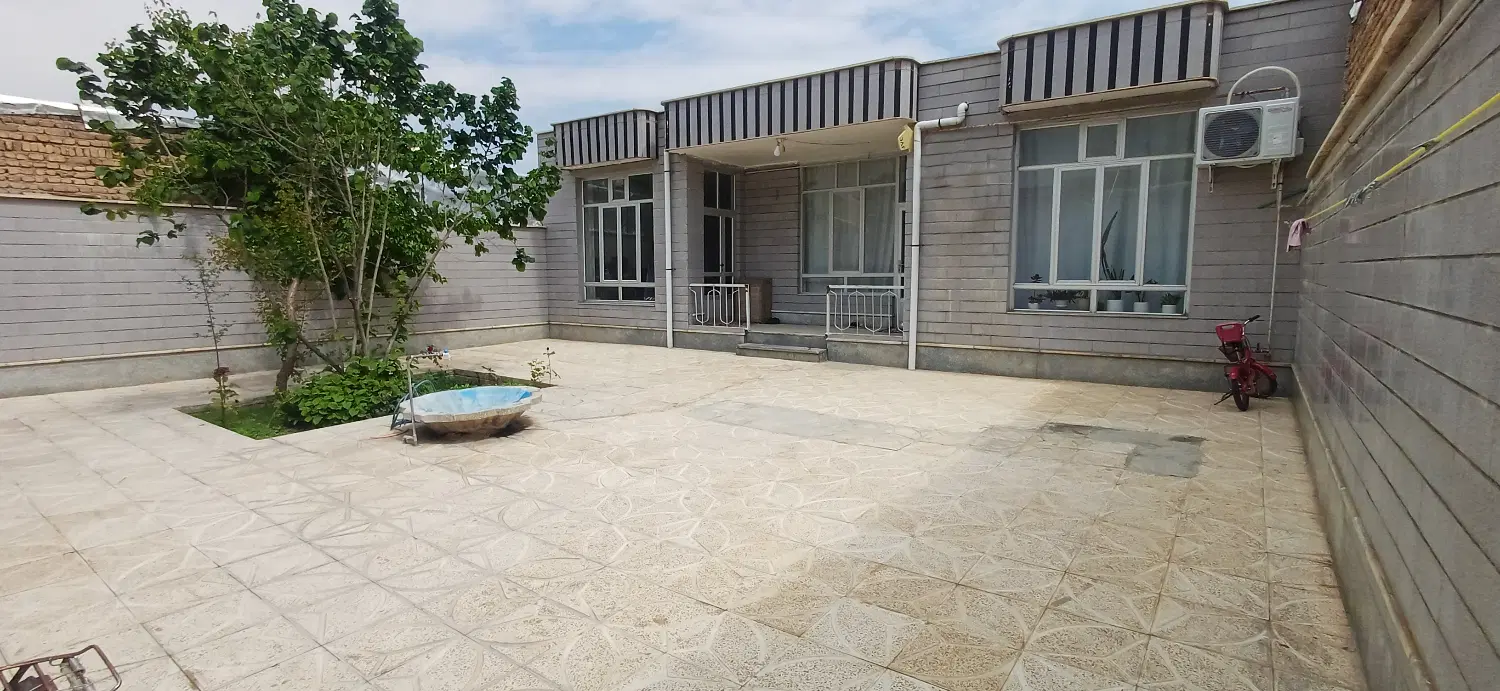خانه ویلایی دلباز با حیاط بزرگ . ۲۵۶_۵ متر