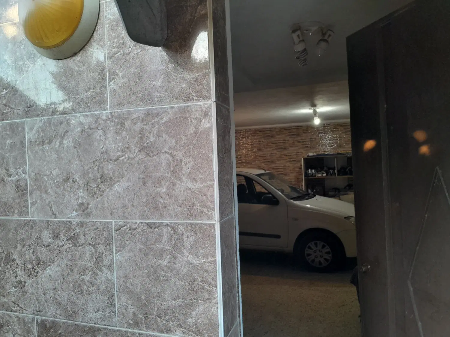 آپارتمان ویلایی دو واحد مجزا پشت زمین ورزشی