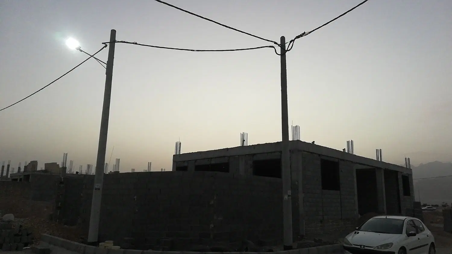 خانه نیم ساز فروشی دو نبش