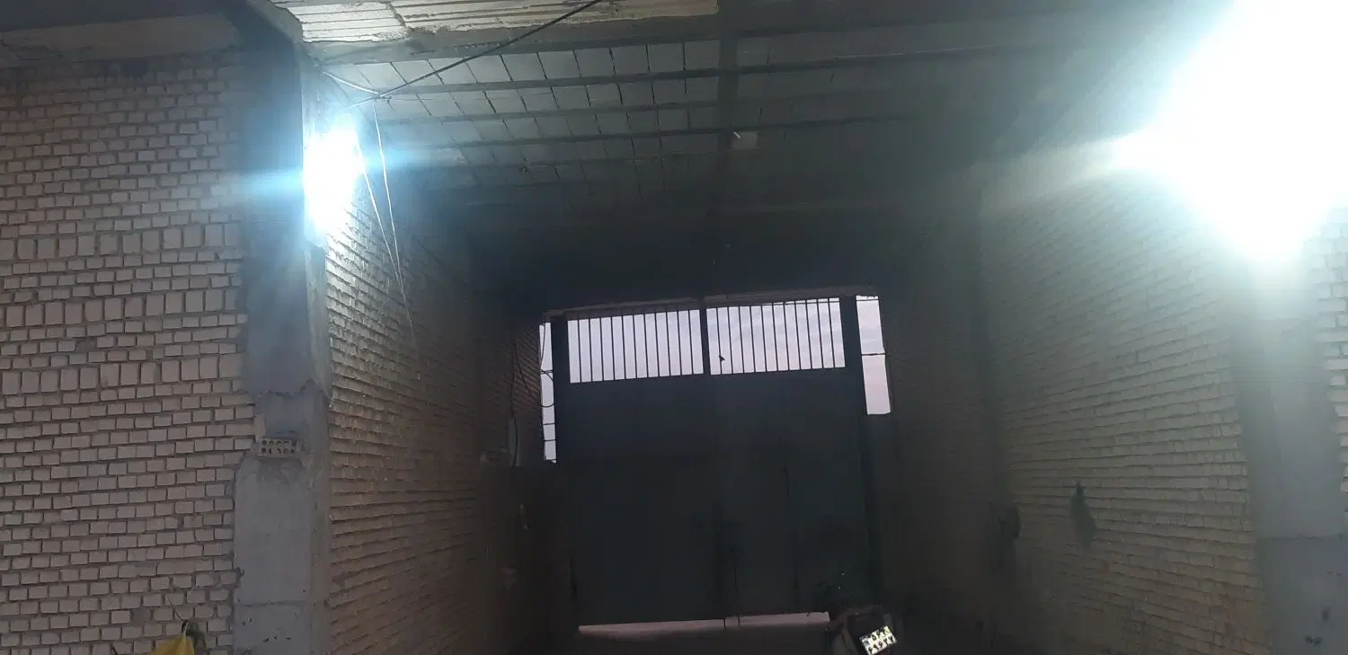 گراژ و خونه مسکونی ۴۰۰متر