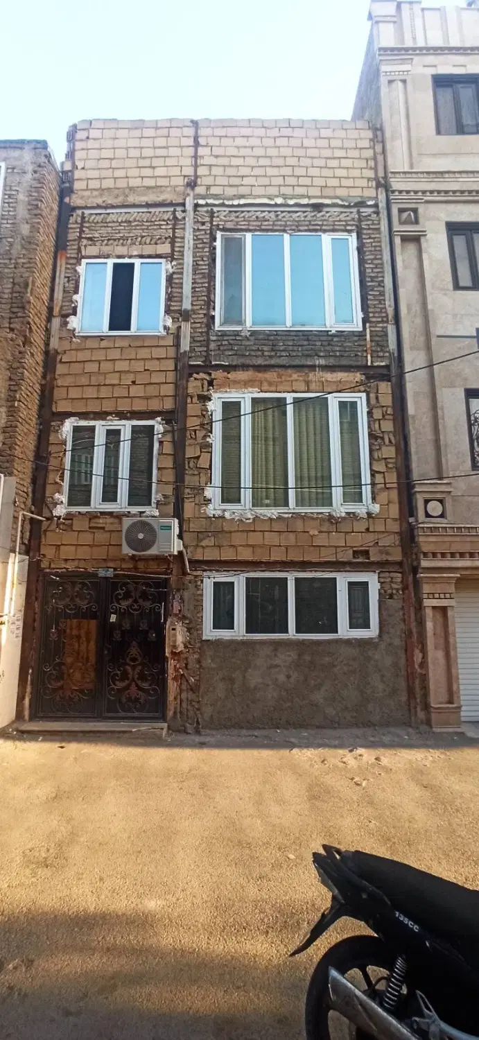 ساختمان در ورامین