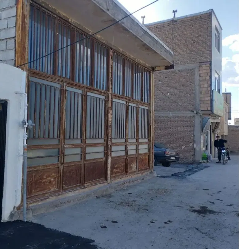 زمین و مغازه  در باغمعروف