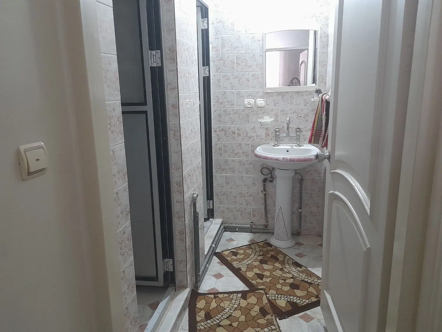 سوئیت دوخوابه حیاط دار مرکز شهردربستی