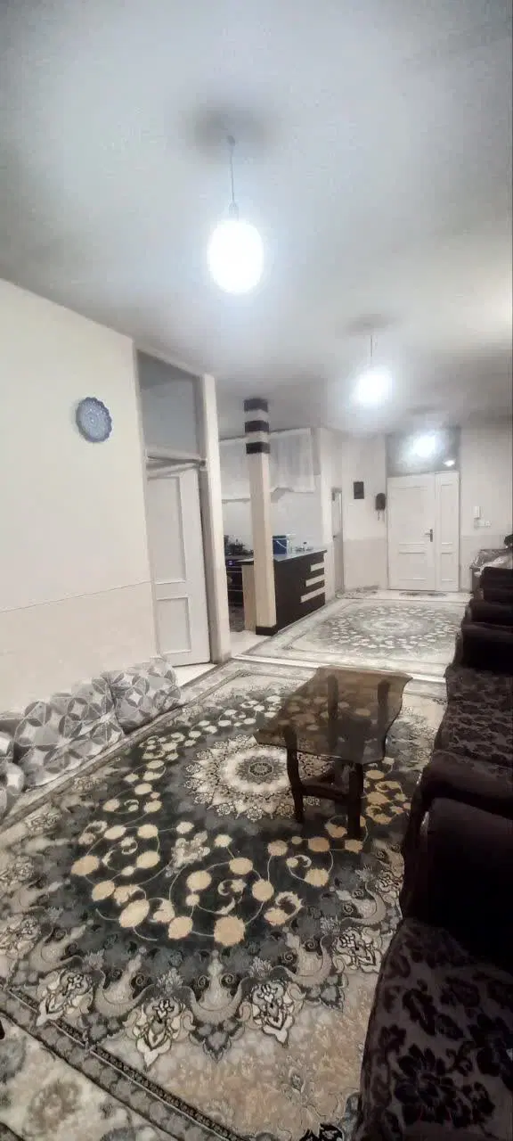 رهن و اجاره ۷۰ متر حیاط دار زرینکوب