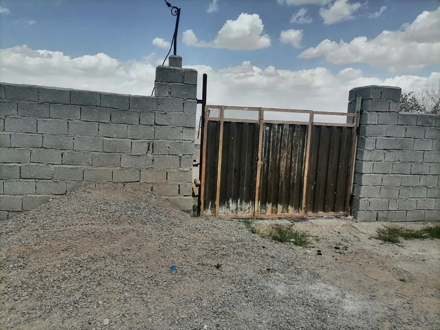 زمین فروشی.