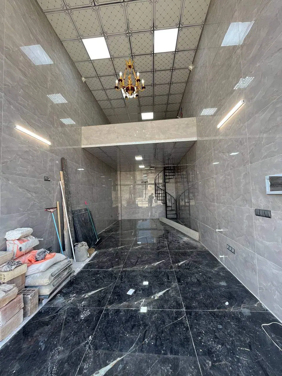 مغازه ۴۰متر نوساز با۱۶متر بالکن فول امکانات.کهریزک