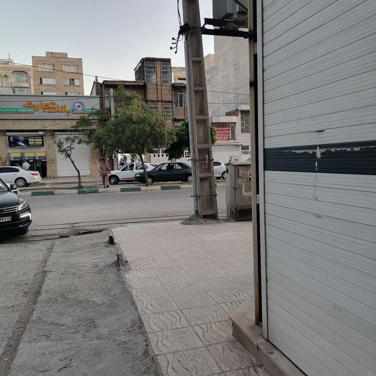 اجاره مغازه 20متری دو نبش بر خیابان اصلی کارمندان