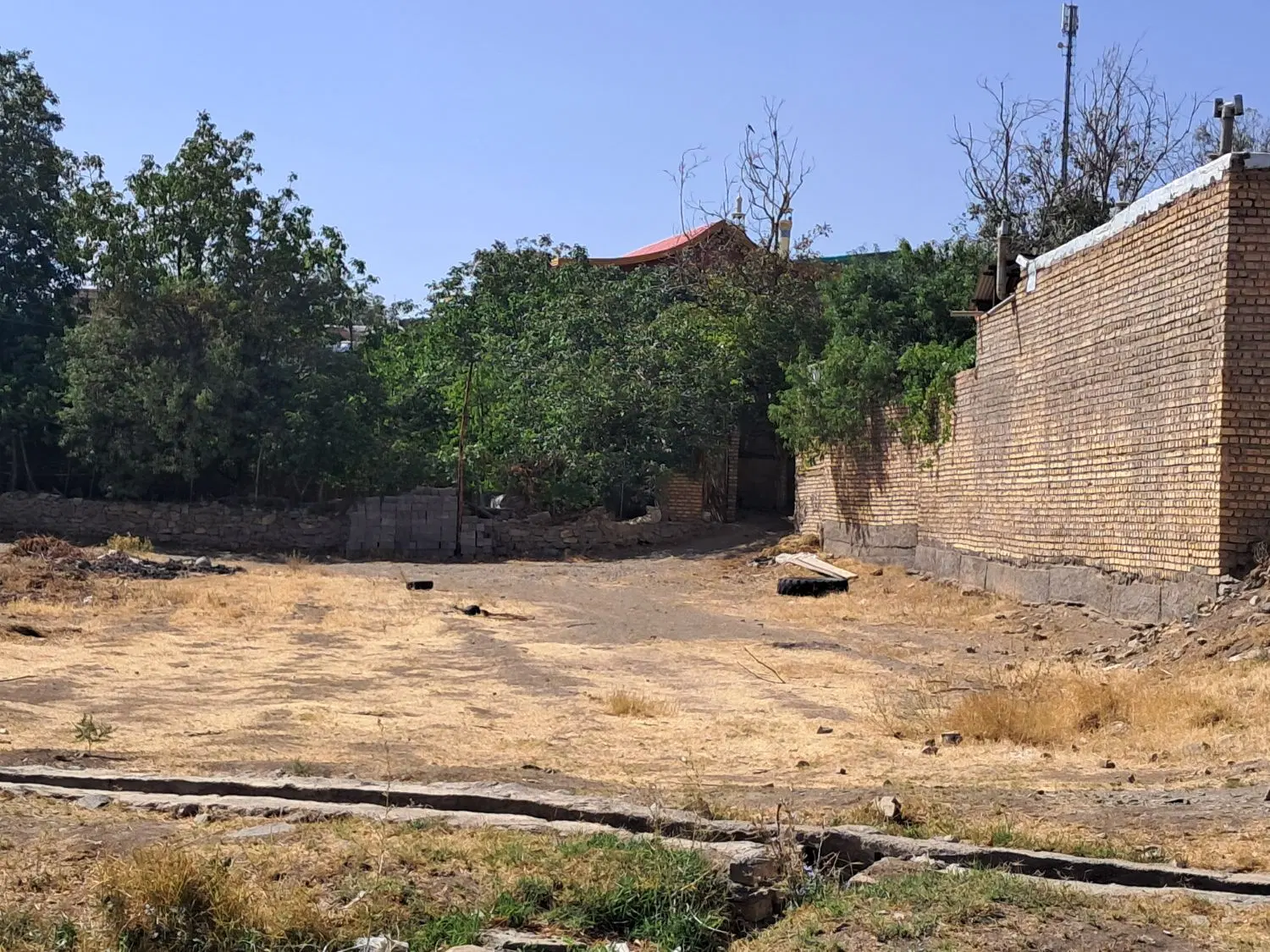 زمین داخل بافت روستای کرمجگان 452 متر ویلایی