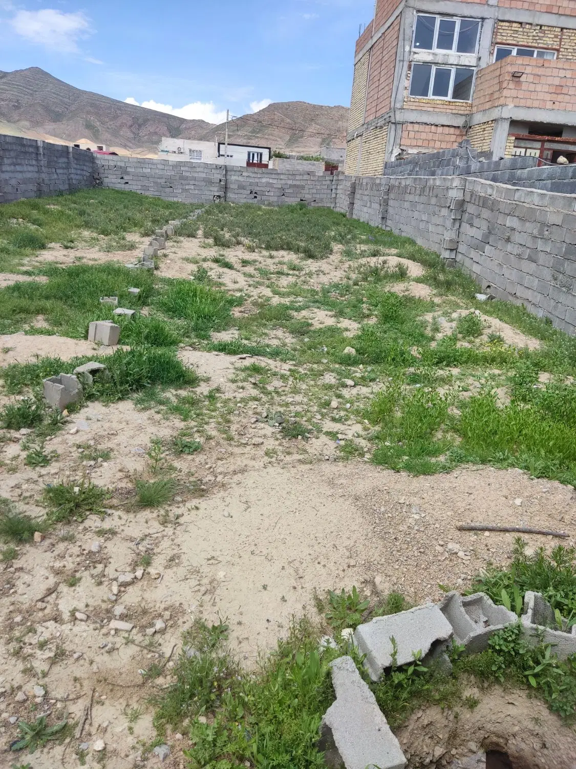 زمین مسکونی دیوار کشی شده 180متر ورودی علی آباد