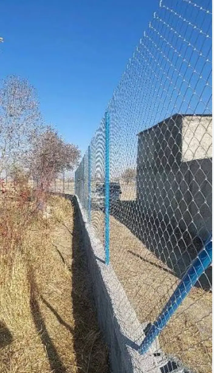 اجرای فنس آلاچیق اتاقک استخر سکو