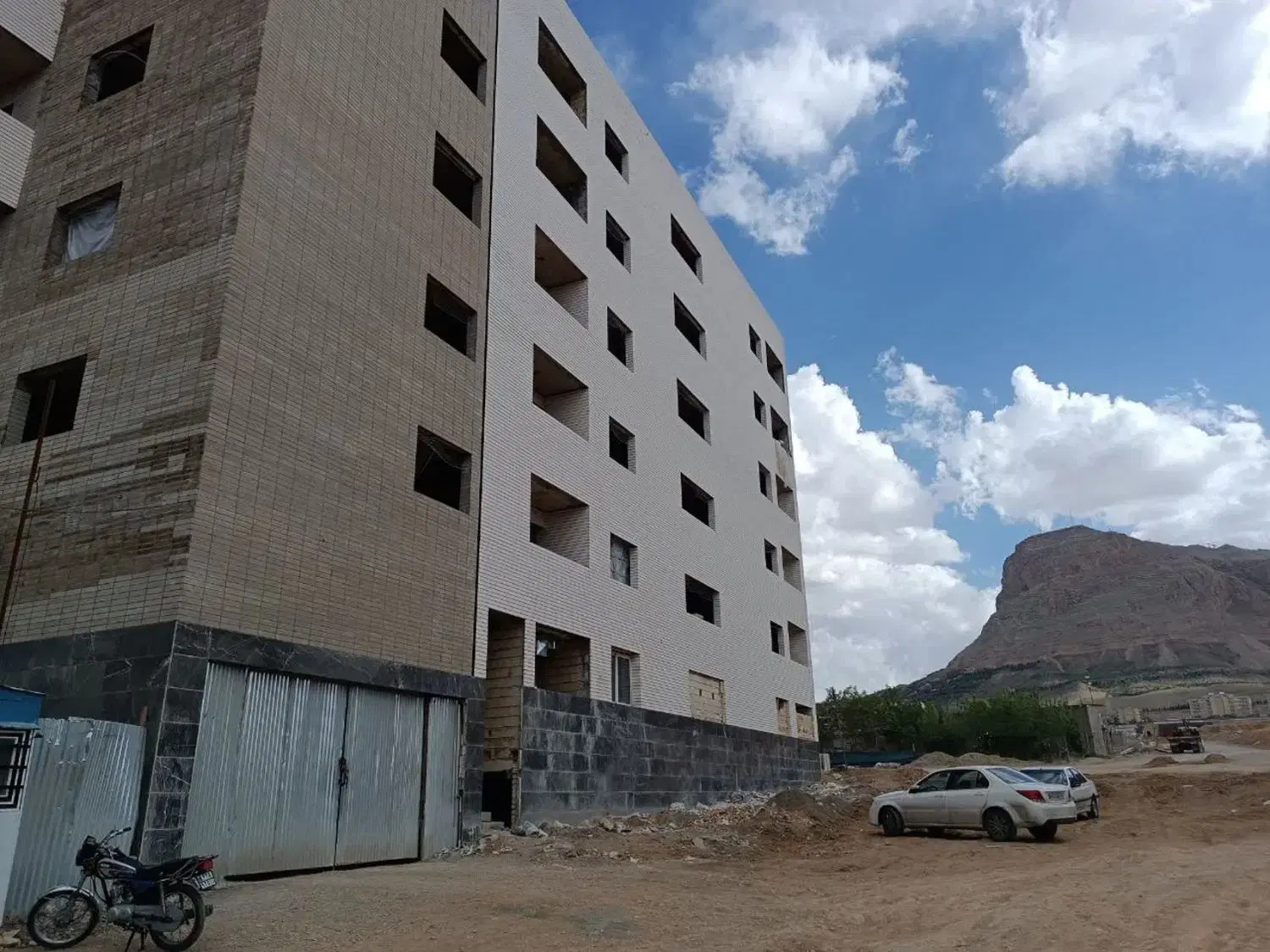 آپارتمان حکیم نظامی