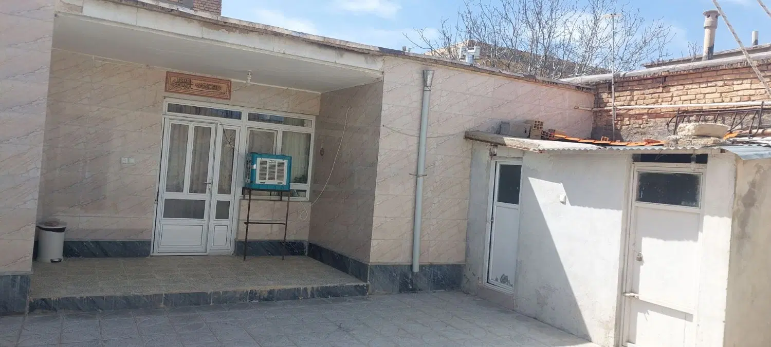 ساختمان ۲۰۰ متر زمین ۱۳۵ متر زیر بنا