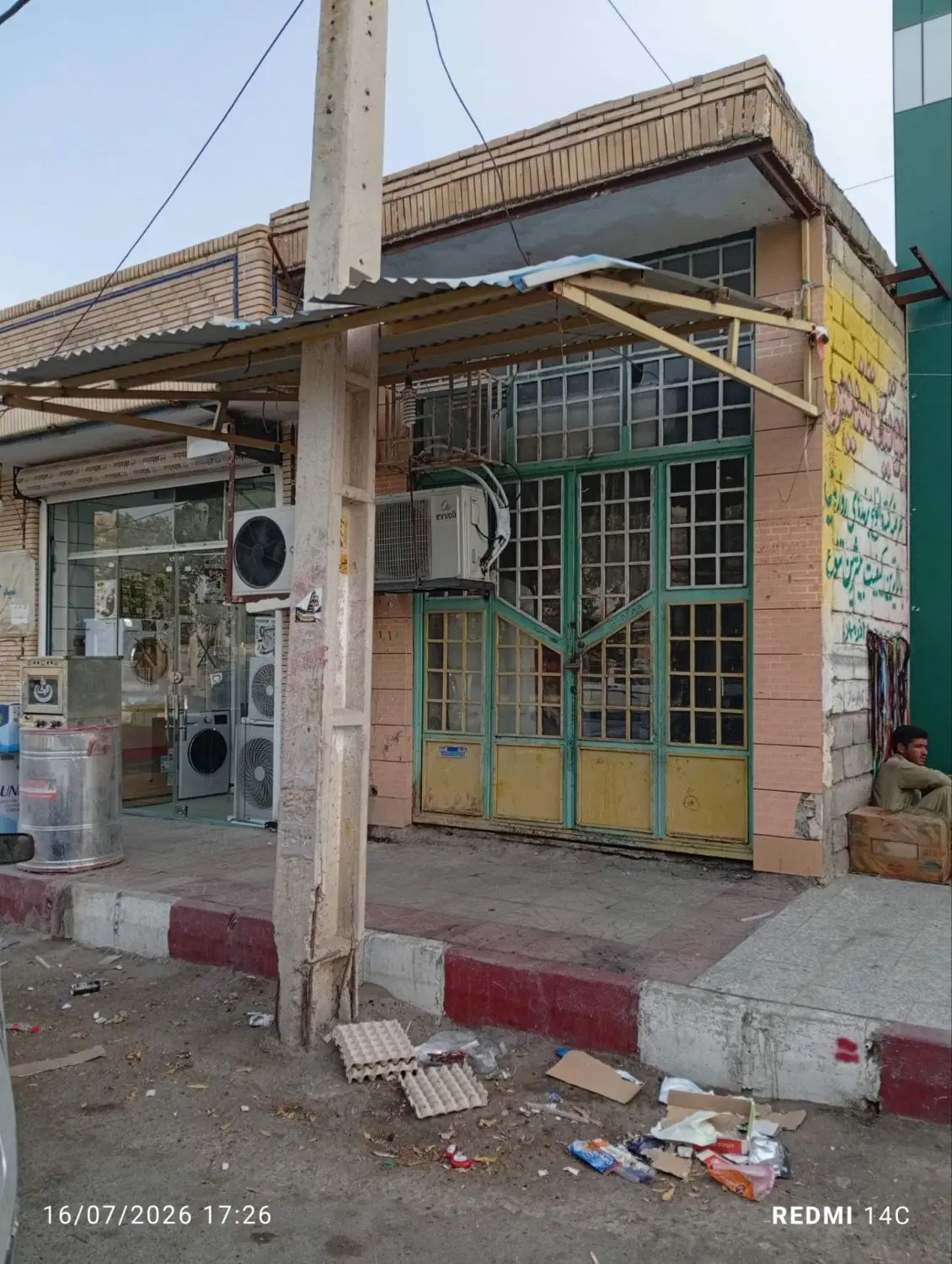 فروش یک واحد تجاری در مرکز شهر بلوک جنب بانک