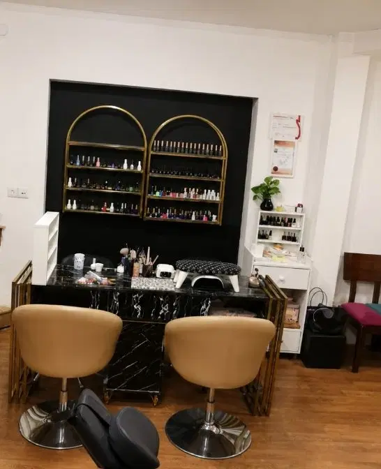 اجاره میز ناخن  و استخدام ناخنکار حرفه ای