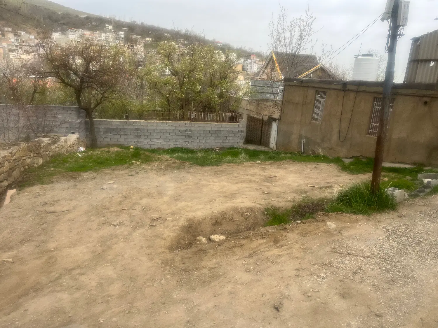 زمین ۲۰۰ متری بالای دره مرادبیگ قولنامه ای