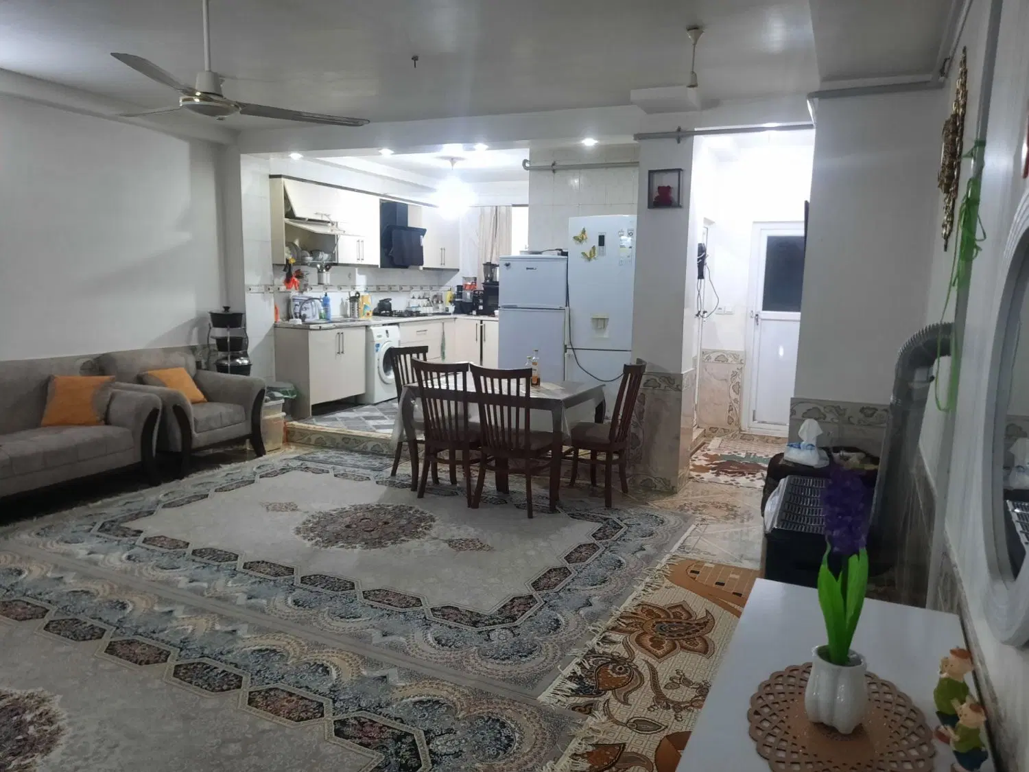 ۹۰ متری در بهارستان