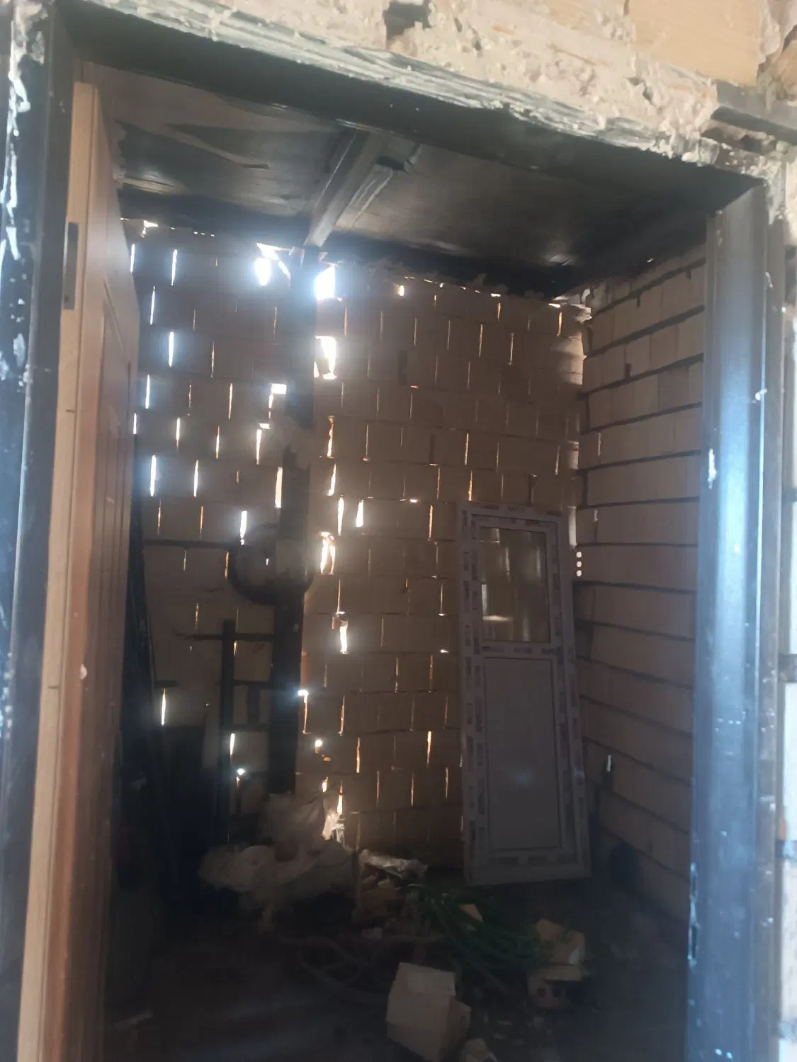 آپارتمان نیم ساخت 120متر     3خواب