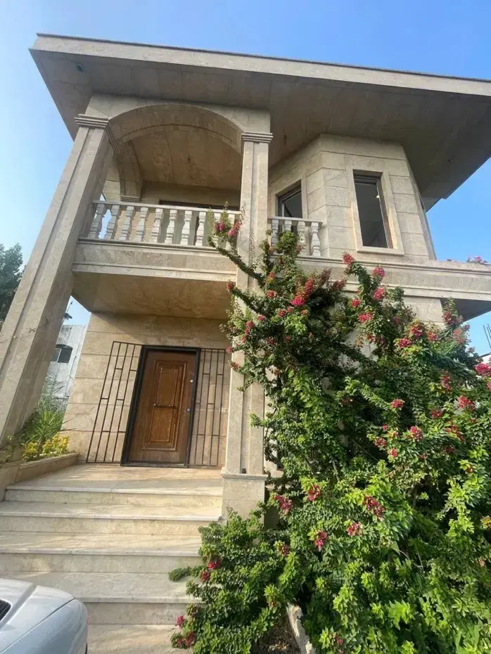 ویلادوبلکس کلاسیک لوکیشن تاپ روبروی خانه دریا