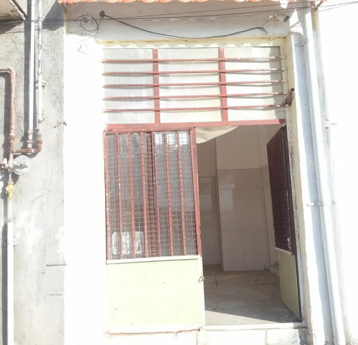 مغازه دوازده متری