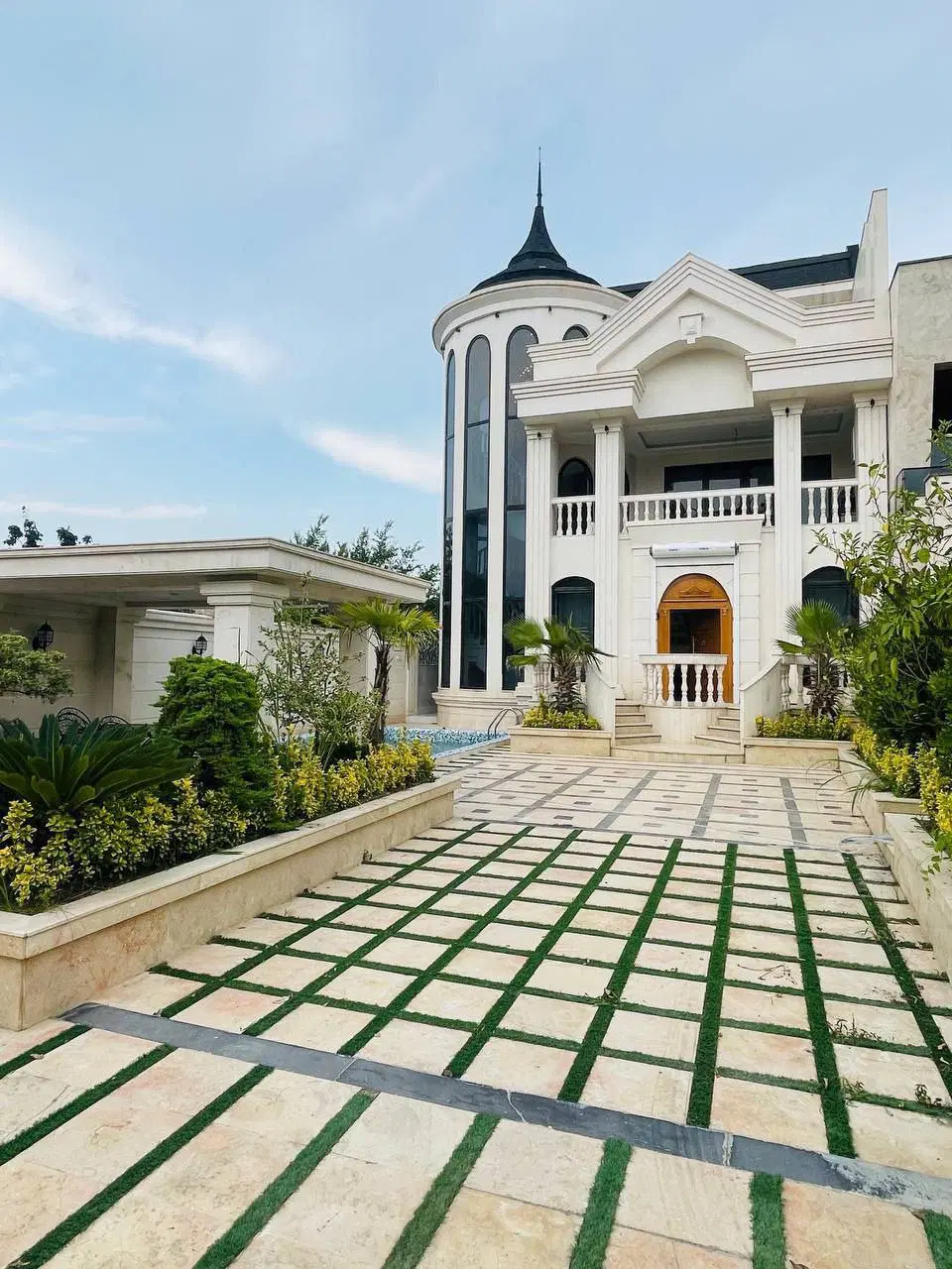 ویلا تریبلکس نما کلاسیک  متراژ زمین 370متر  سنددار